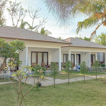 Nusa Indah Bungalows Gili Air Exterior photo