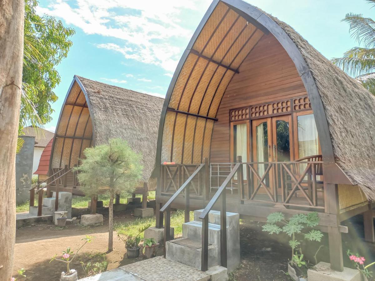 Nusa Indah Bungalows Gili Air Exterior photo