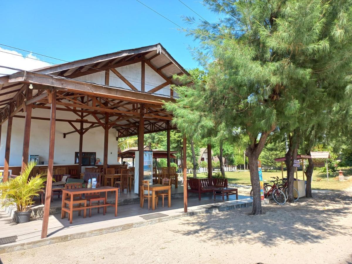 Nusa Indah Bungalows Gili Air Exterior photo