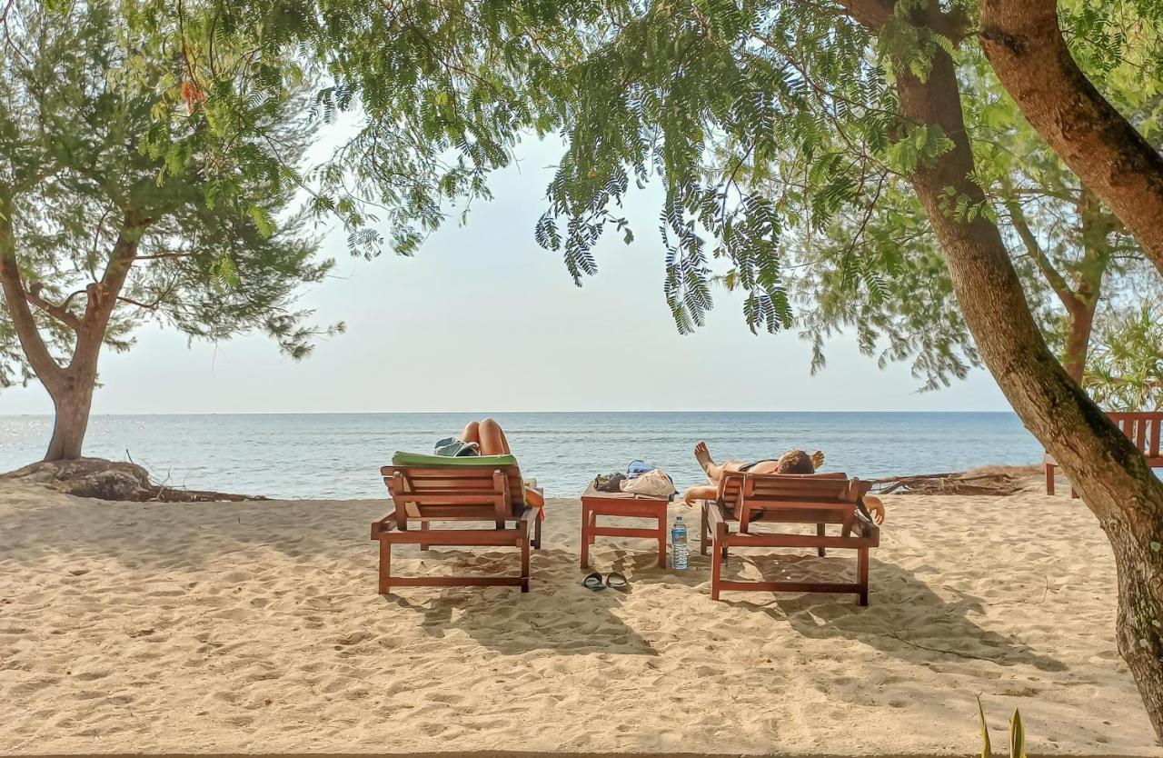 Nusa Indah Bungalows Gili Air Exterior photo