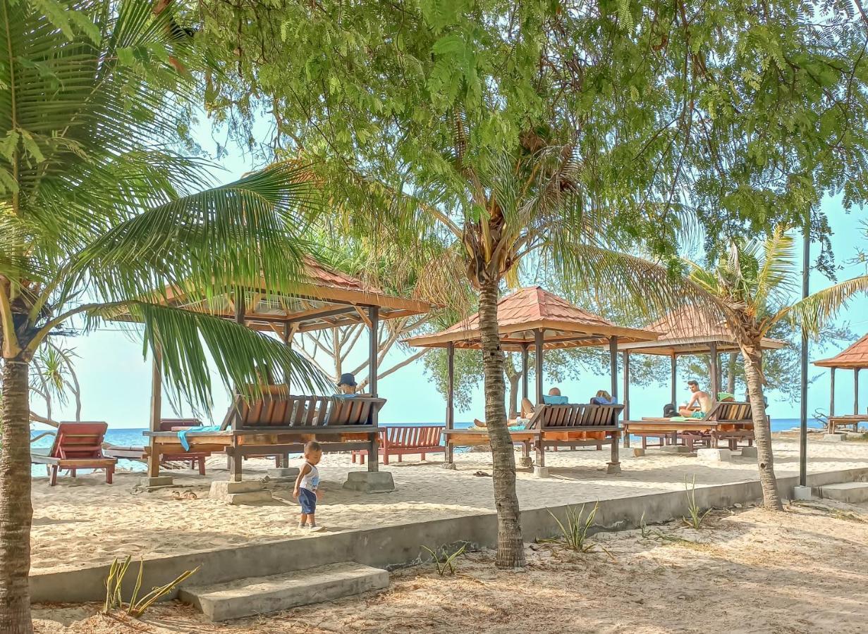 Nusa Indah Bungalows Gili Air Exterior photo