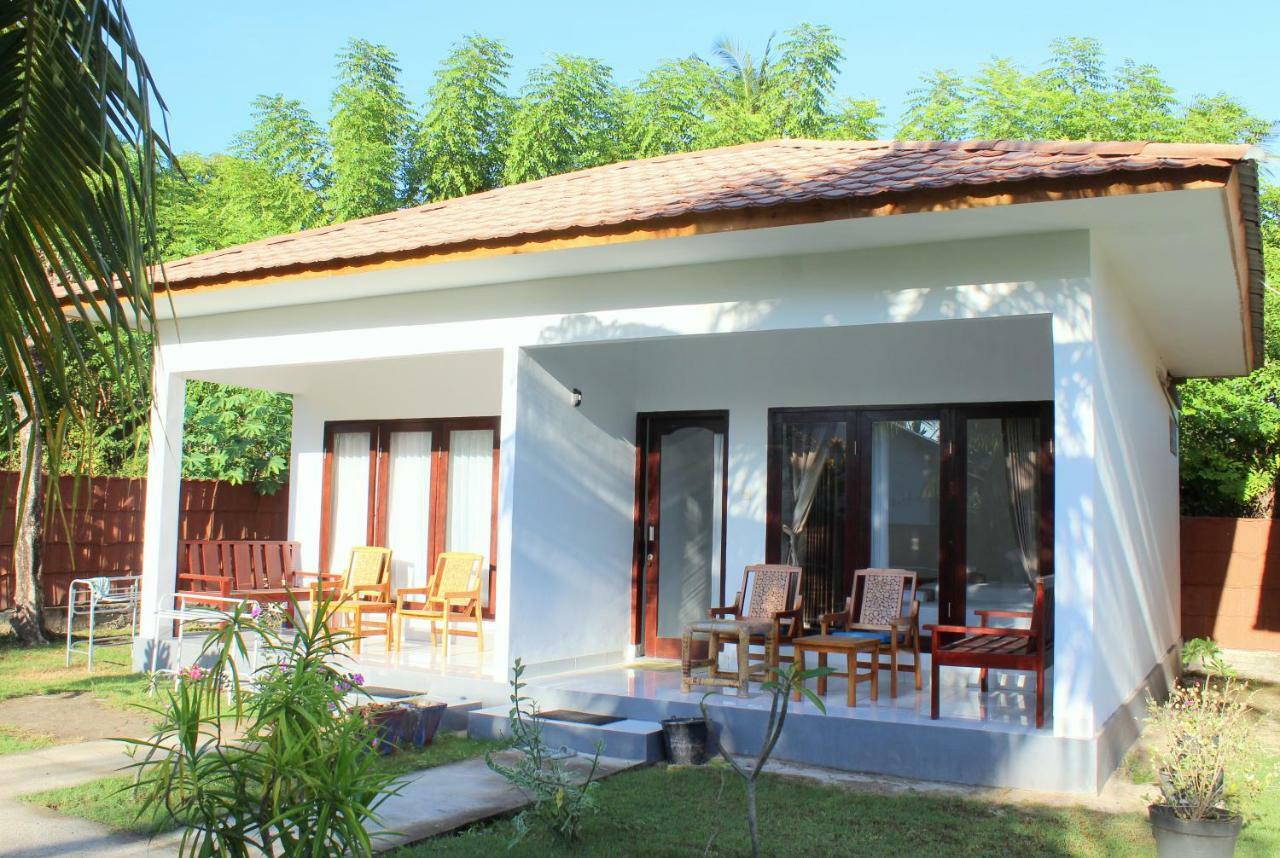 Nusa Indah Bungalows Gili Air Exterior photo