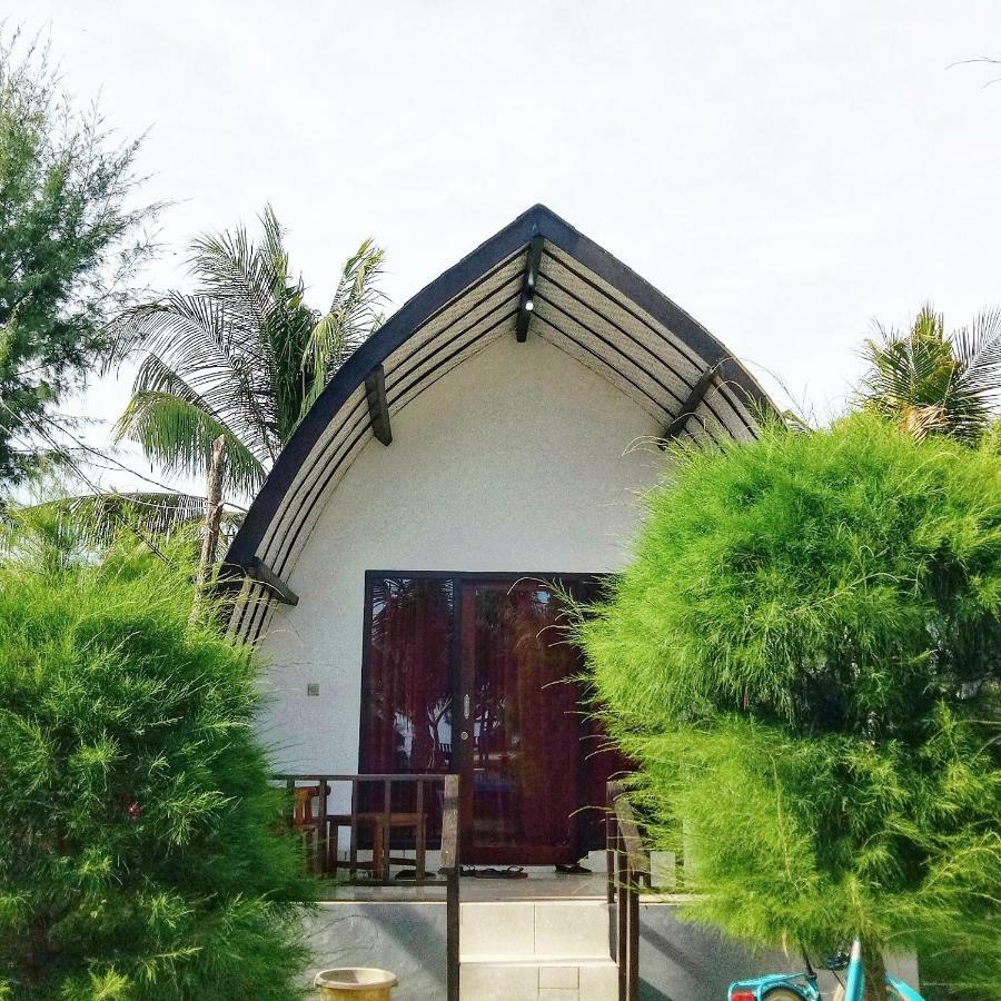 Nusa Indah Bungalows Gili Air Exterior photo
