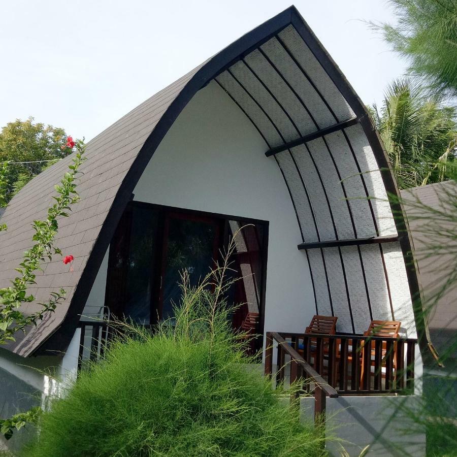 Nusa Indah Bungalows Gili Air Exterior photo