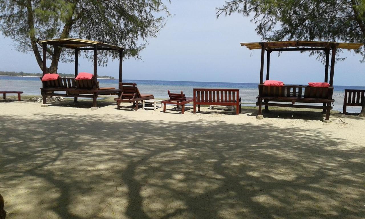 Nusa Indah Bungalows Gili Air Exterior photo